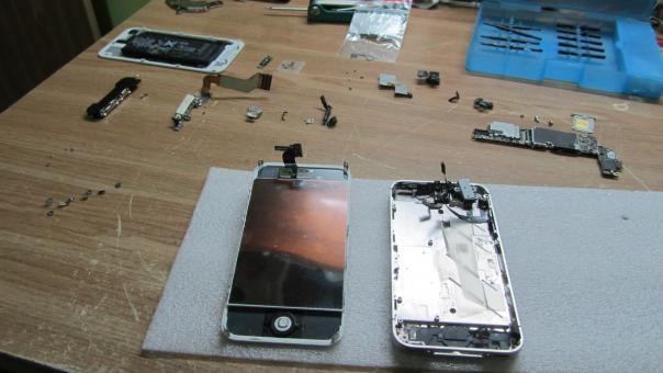 Ремонт телефона iPhone 4s - замена кнопки Home