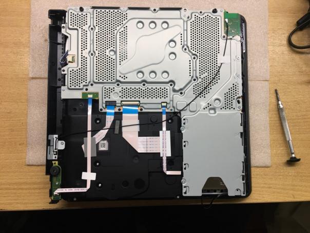 Sony PlayStatyon 4 Slim - не подключается по HDMI