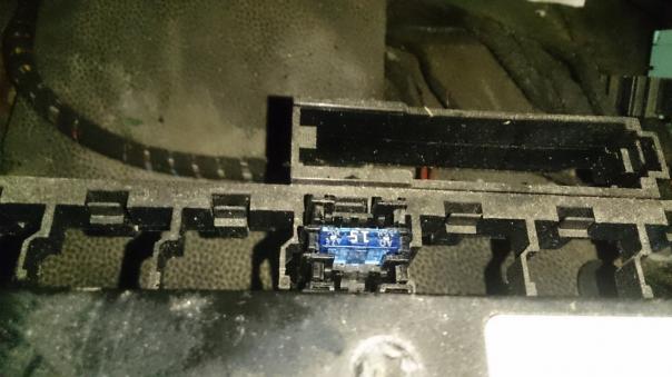 VW T5 2010г секретный предохранитель прекуривателя на 15А VW T5 2010г секретный предохранитель прекуривателя на 15А