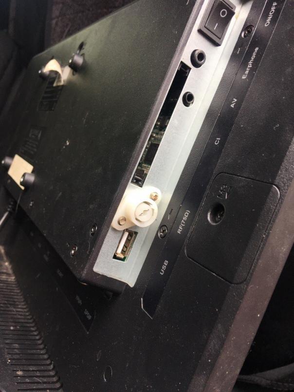 Ремонт телевизора Orion OLT-22112 - выломан разъём тюнера