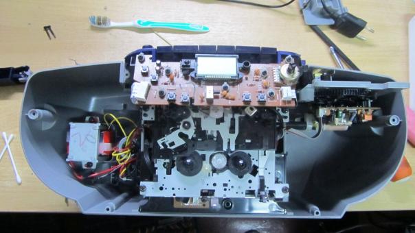 Ремонт philips. Магнитола Philips az 5130. Philips az1508 CD привод. Магнитола Philips az 1505. Philips az1575 Disassembly.