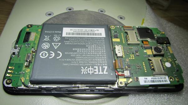 Ремонт телефона ZTE V880G, не заряжается!