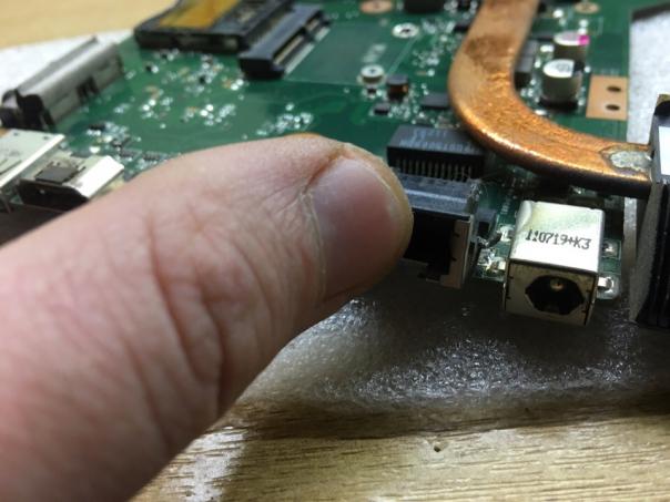 пайка оторванной стойка крепления радиатора