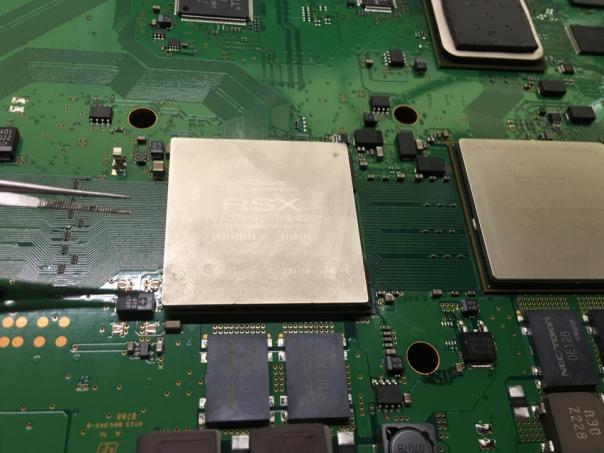 Желтый мигающий или скальпируем Sony PS3 ;)