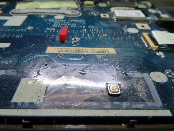Ремонт ноутбука Acer Aspire E1 V5WE2 - кружка чая на клавиатуру!