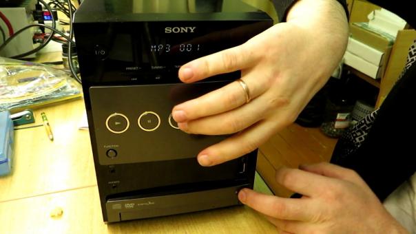 Музыкальный центр Sony CMT-DX400A не извлекается диск EJECT LOCKED