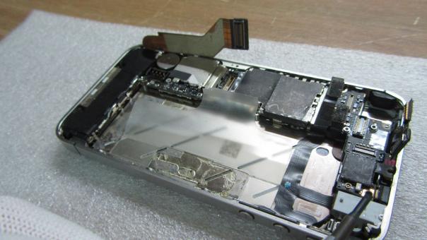 Ремонт телефона iPhone 4s - замена кнопки Home
