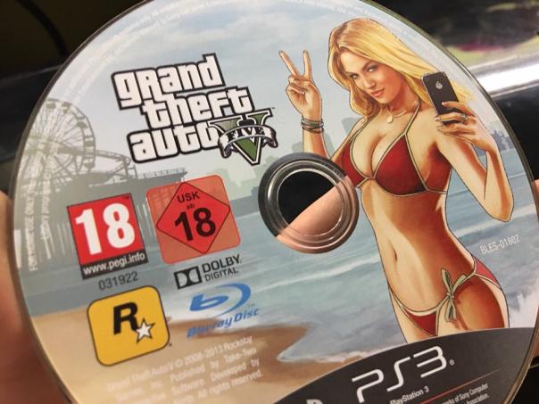 Желтый мигающий или скальпируем Sony PS3 ;)