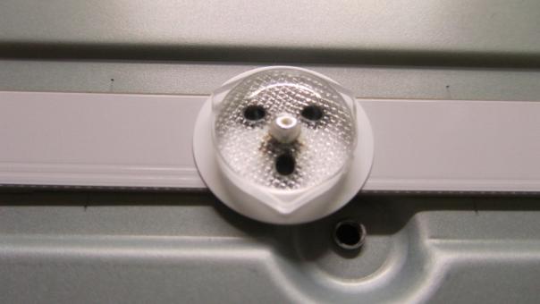 Ремонт телевизора Grundig 32 VLE 4322 BF - сгоревшая подсветка
